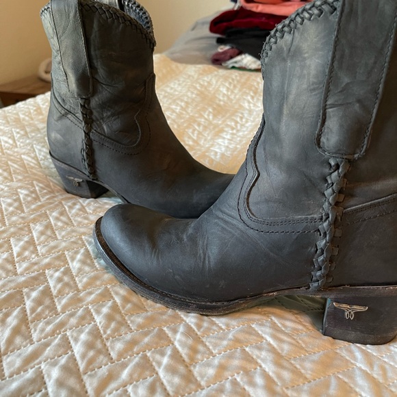 Lane Booties - Picture 4 of 6